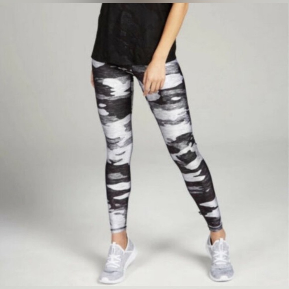 Terez High Rise Camo Print Heathered‎ Gray Leggings - Size Medium NWOT